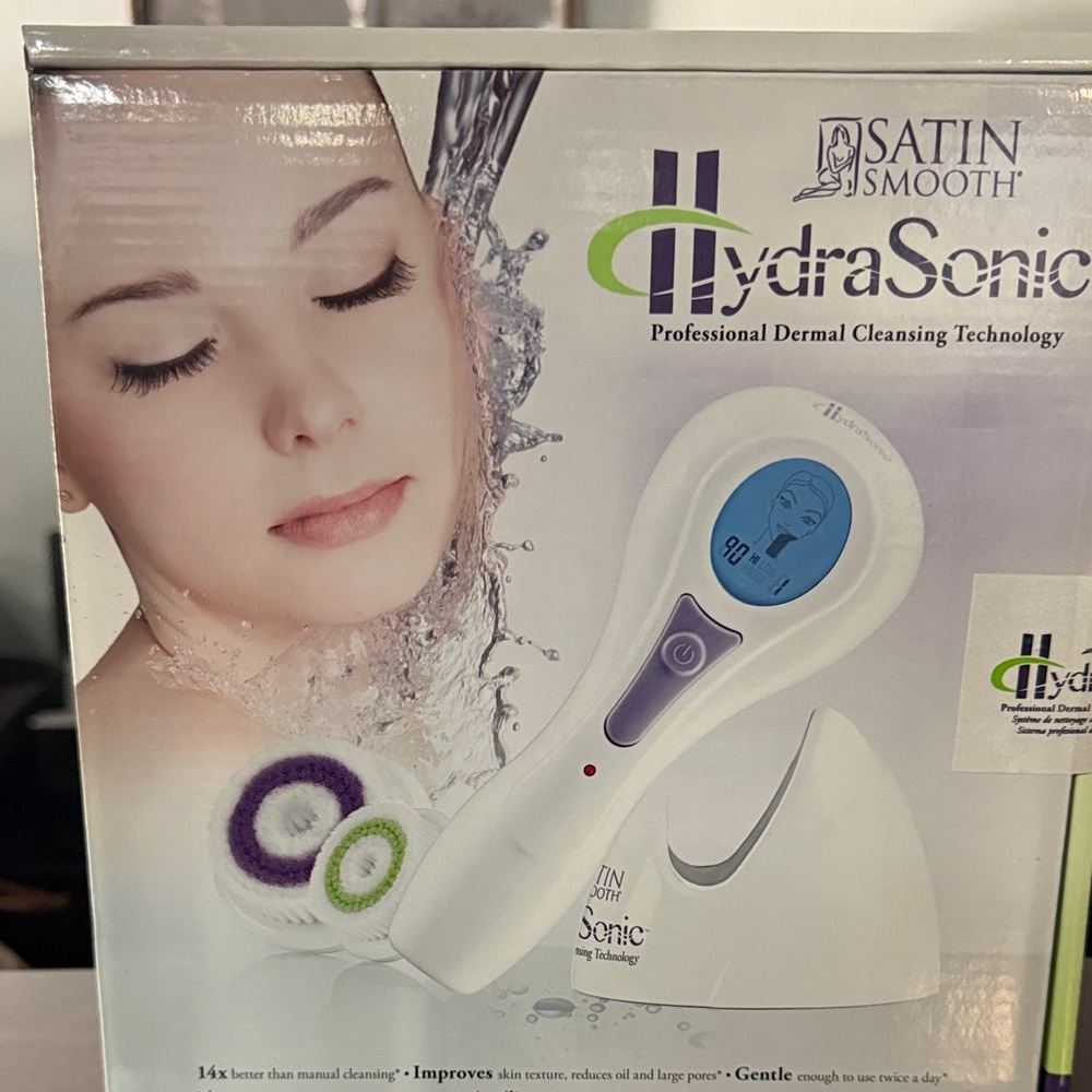HydraSonic Facial Cleansing Brush - White